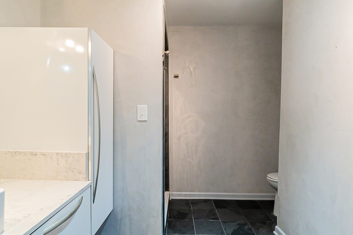 1010 Mitchell Road Nashville, TN 37206 - Photo 18 of 25 a bathroom with a bathtub
