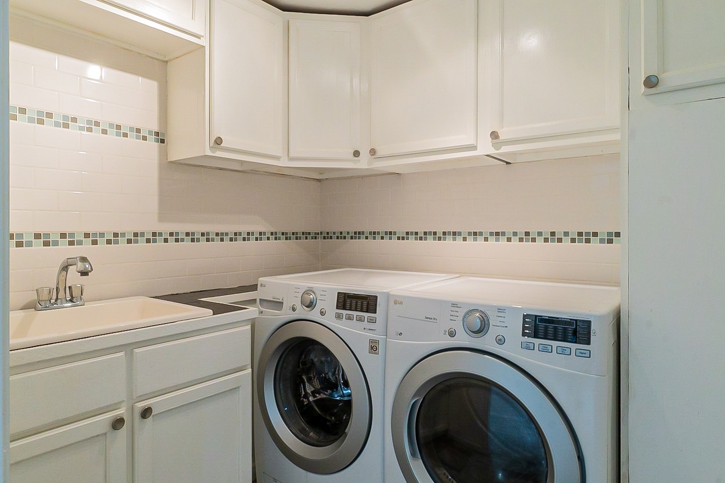 1010 Mitchell Road Nashville, TN 37206 - Photo 19 of 25 a utility room with dryer and washer