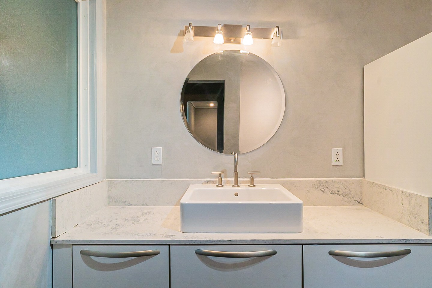 1010 Mitchell Road Nashville, TN 37206 - Photo 20 of 25 a bathroom with a sink and a mirror