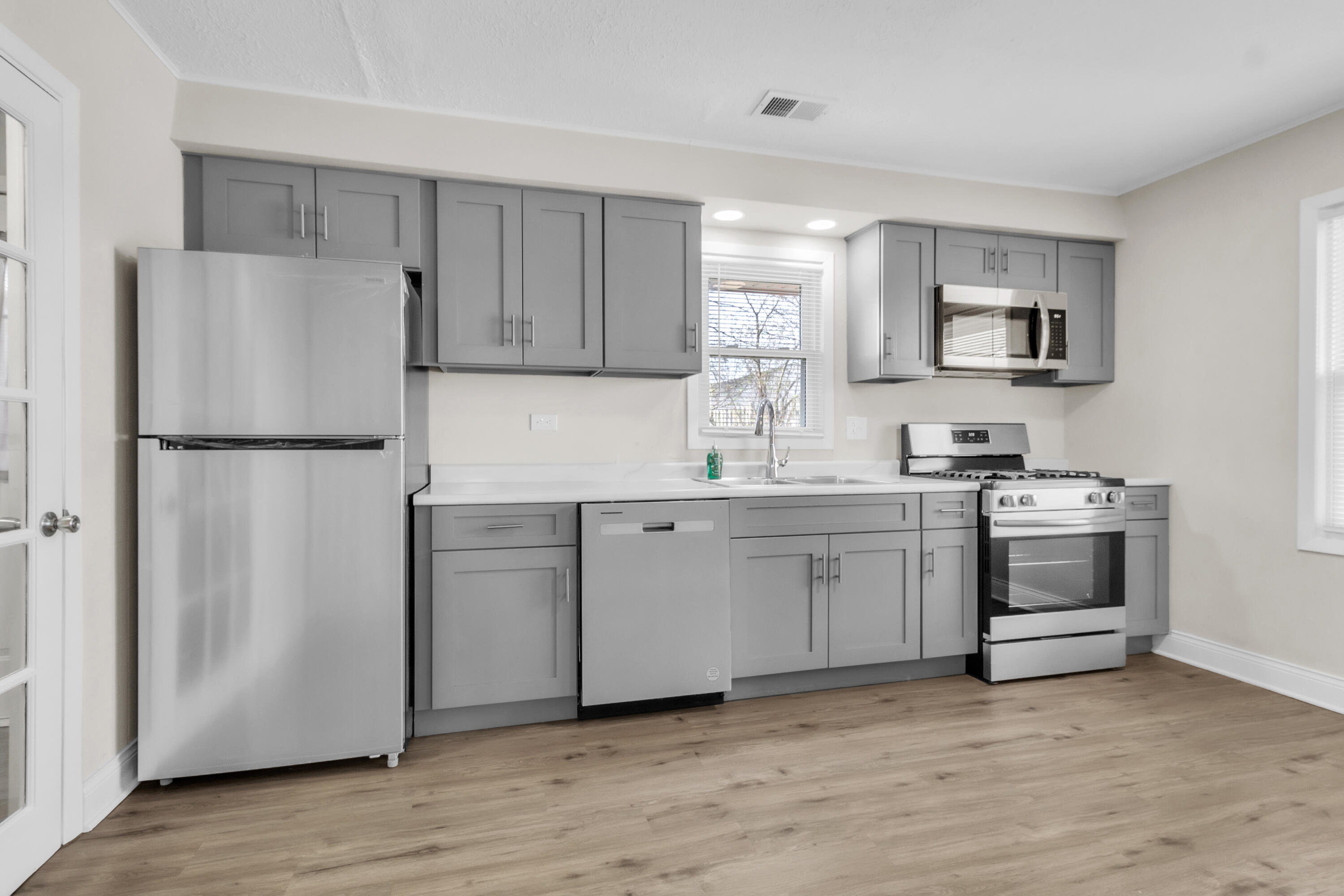 555 West Pine Street Griffith, IN 46319 - Photo 6 of 21 3000x2000