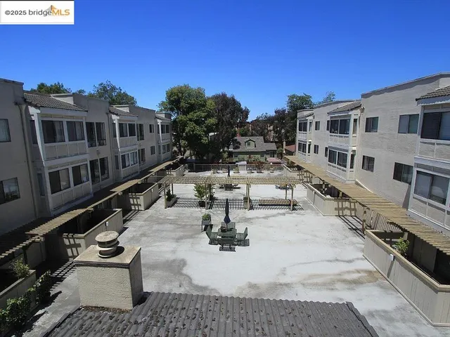 $499,000 | 240 North Bayshore Boulevard, Unit 303, San Mateo, CA 94401