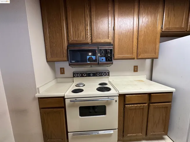 $499,000 | 240 North Bayshore Boulevard, Unit 303, San Mateo, CA 94401