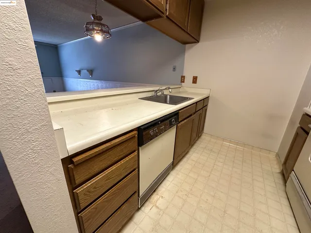 $499,000 | 240 North Bayshore Boulevard, Unit 303, San Mateo, CA 94401