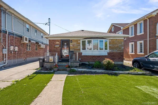 $1,270,000 | 58-12 264th Street | Little Neck