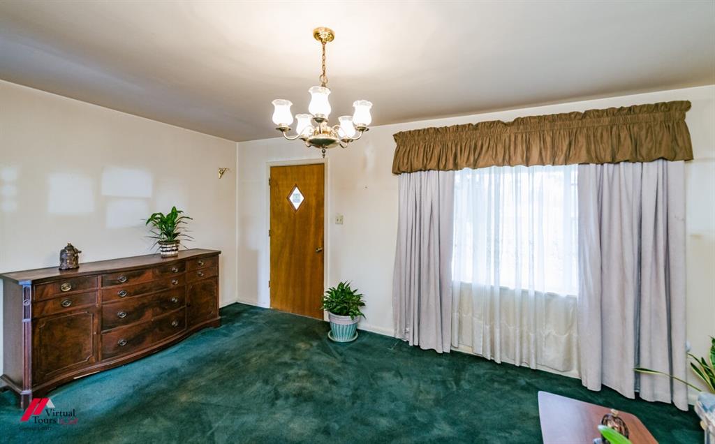 6103 Colquitt Road Keithville, LA 71047 - Photo 11 of 34 a view of a livingroom with a toys