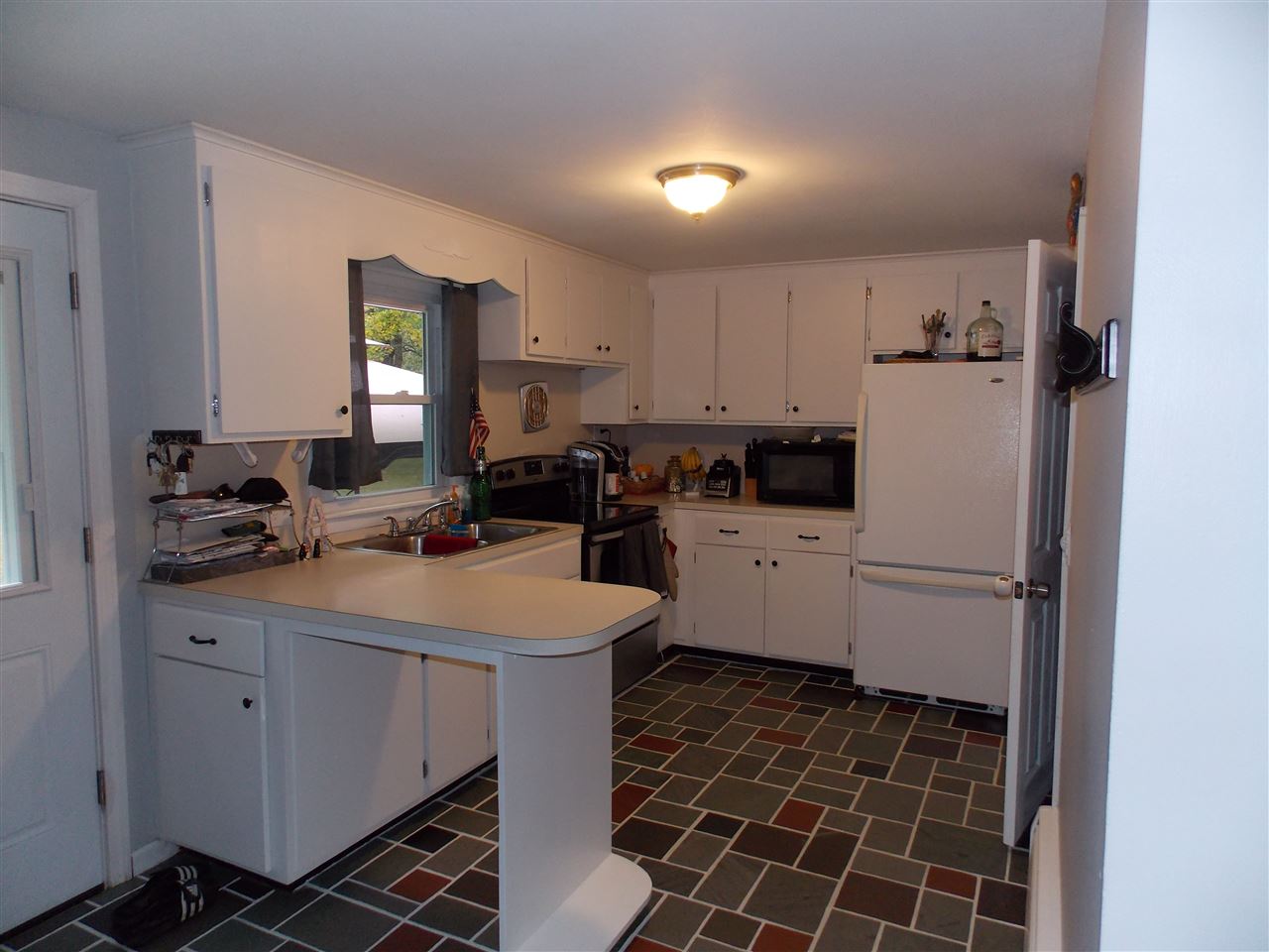 8 Taylor Drive Springfield, VT 05156 - Photo 4 of 23