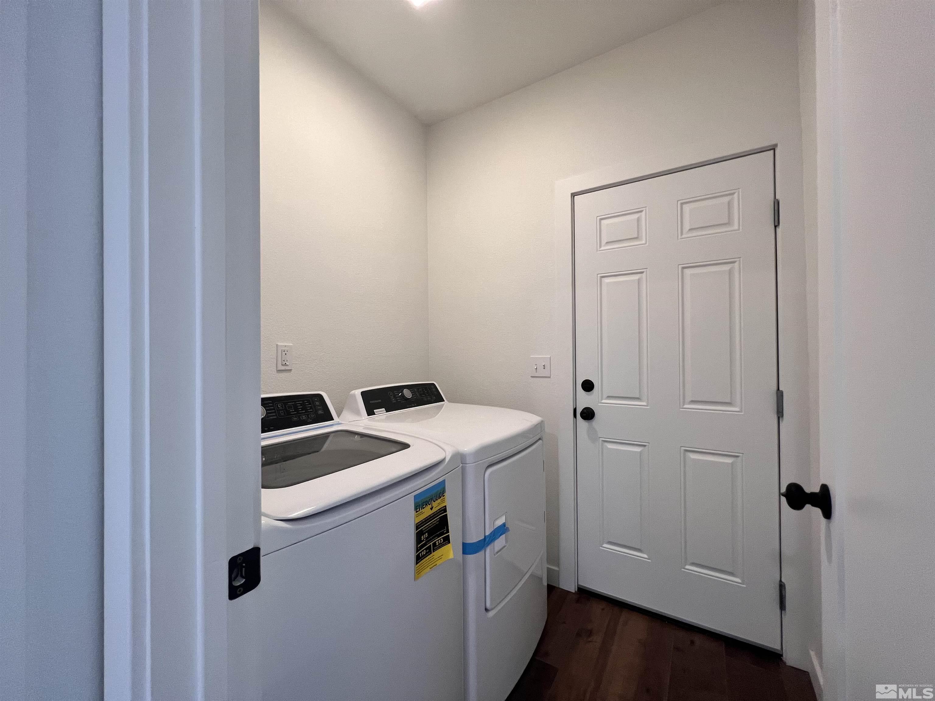 682 Silver Spur Drive Fallon, NV 89406 - Photo 22 of 29 a utility room with dryer and washer