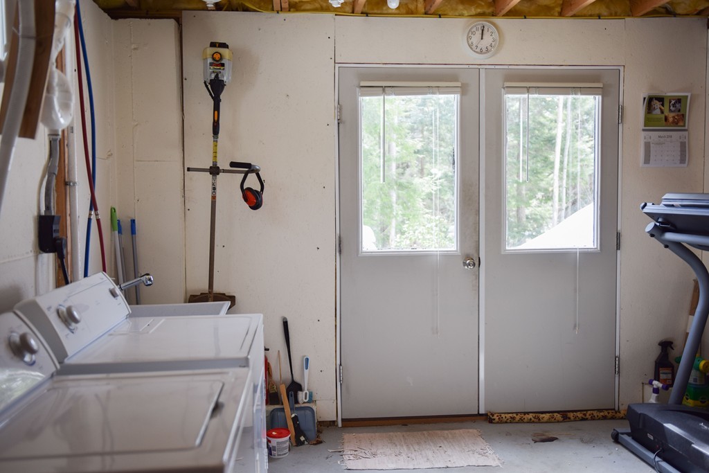 80 Rindge Turnpike Ashburnham, MA 01430 - Photo 30 of 30 a room with a couch and a window