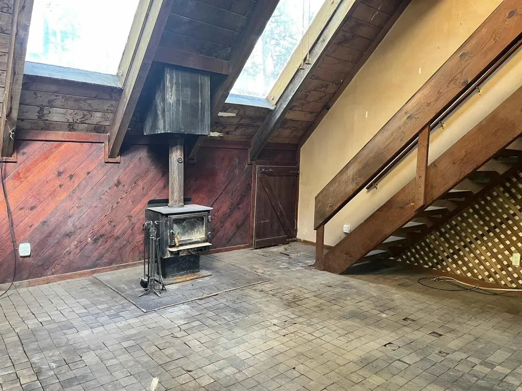 Crestline Road Valley Center, CA 92082 - Photo 2 of 21 Very open with skylights