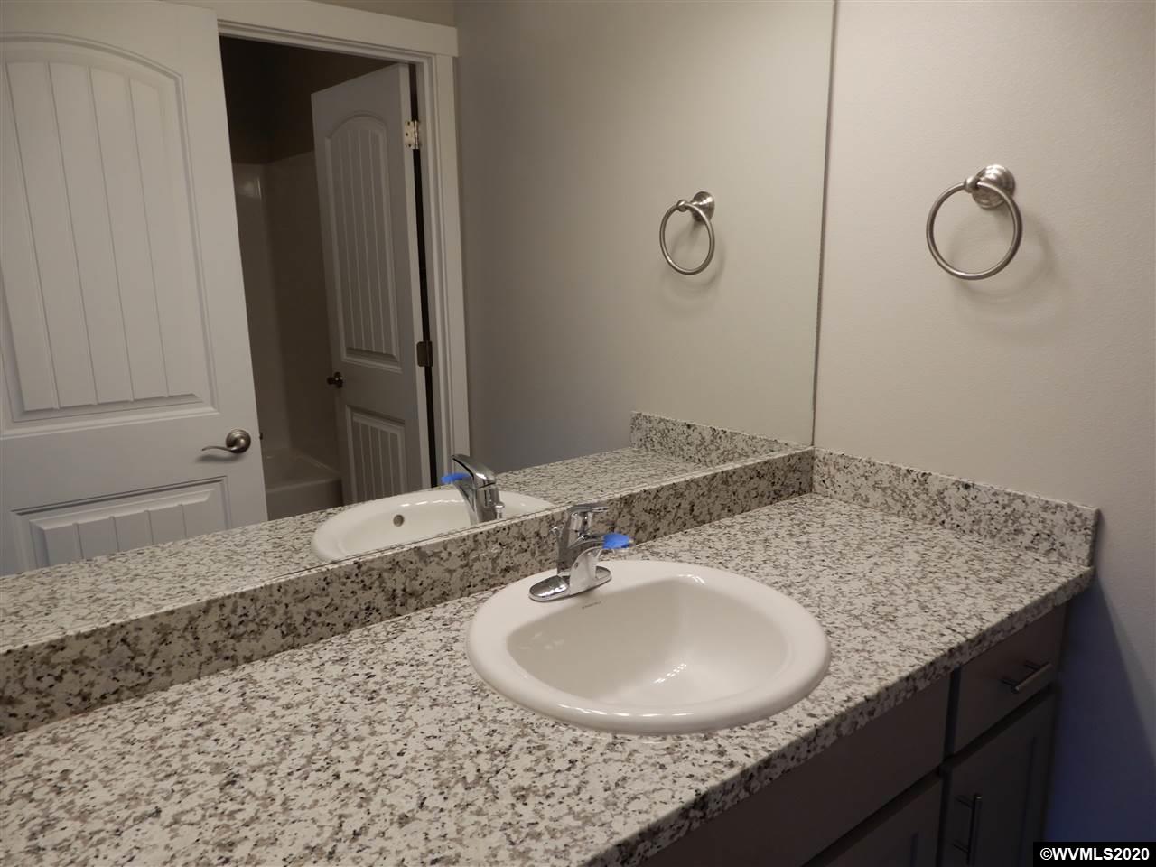 1136 R Street Springfield, OR 97477 - Photo 13 of 18