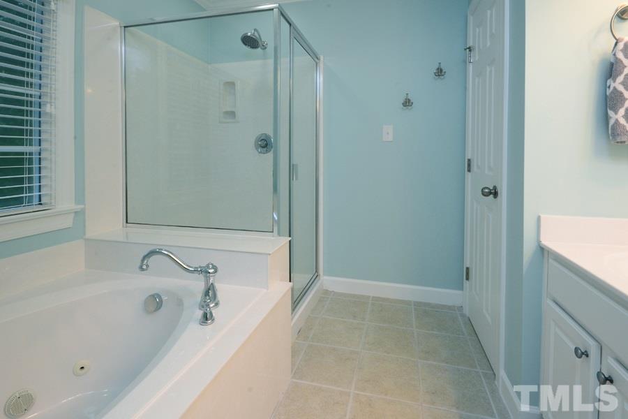 2709 Sunnystone Way Raleigh, NC 27613 - Photo 13 of 25