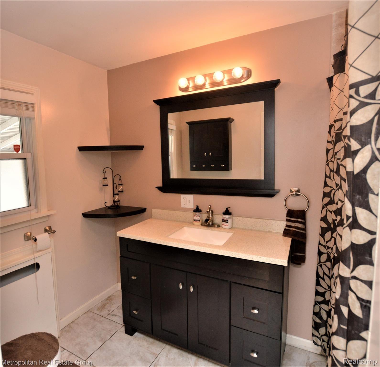 17910 Telegraph Road Romulus, MI 48174 - Photo 8 of 21 Main bathroom 1.jpg