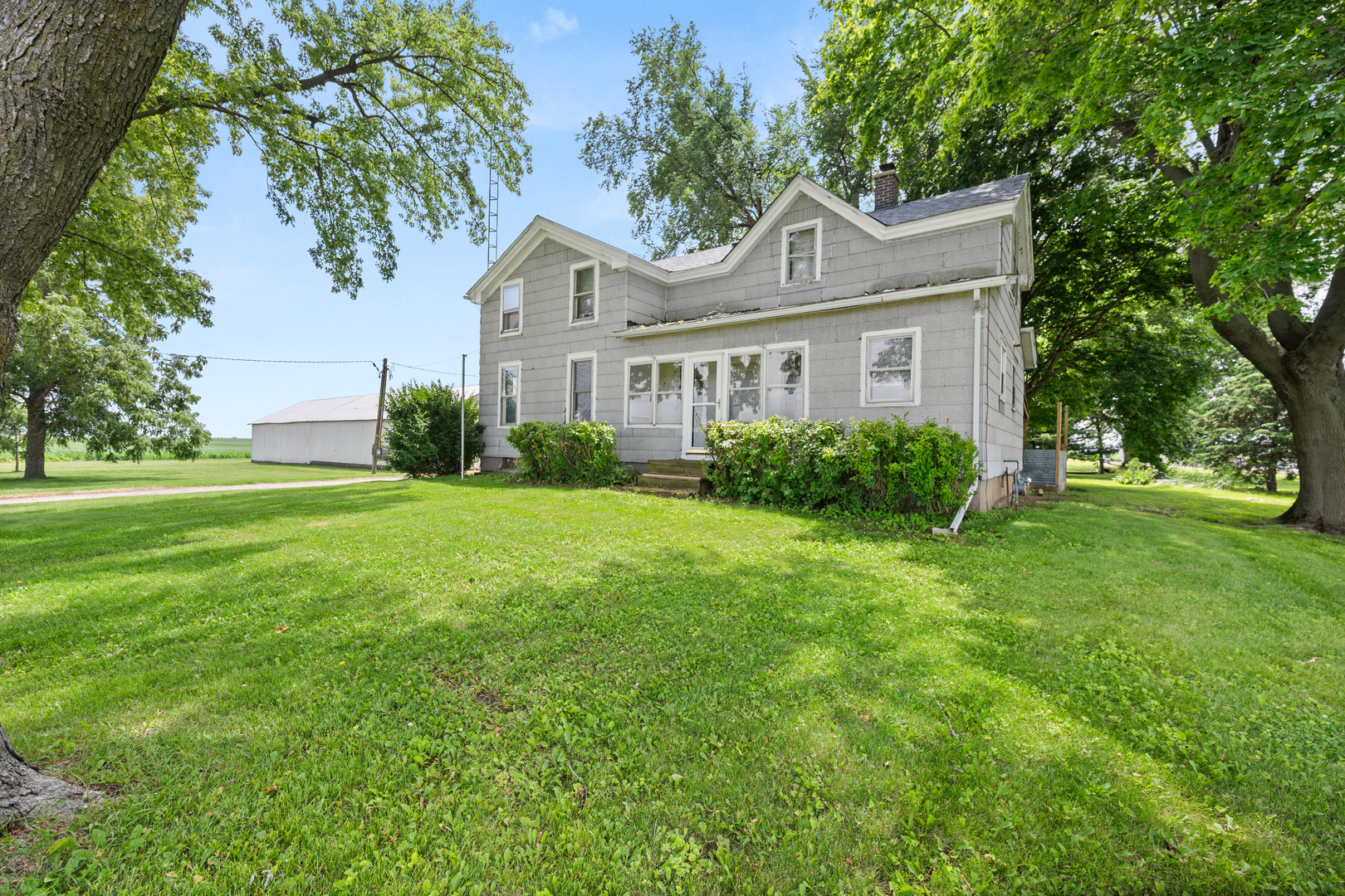 14286 Highway 72 Genoa, IL 60135 - Photo 2 of 33