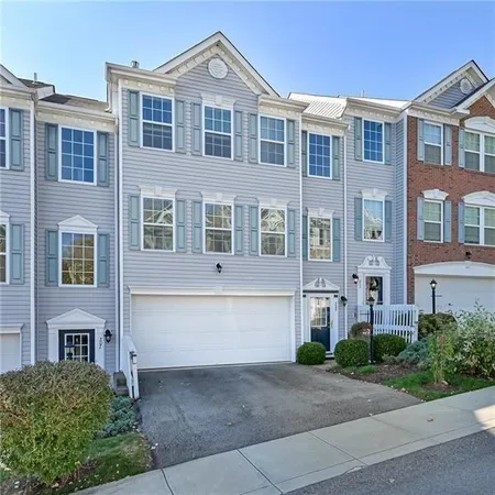 $2,200 | 209 Ascot Court, Coraopolis, PA 15108