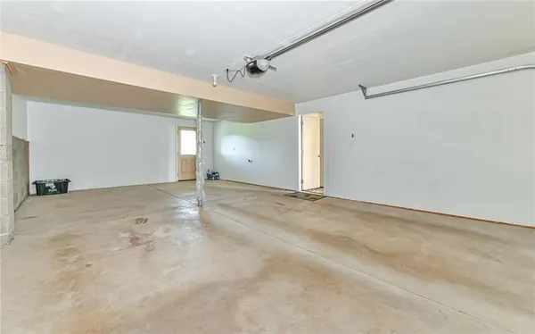 $2,200 | 209 Ascot Court, Coraopolis, PA 15108