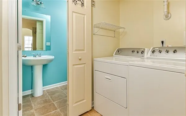 $2,200 | 209 Ascot Court, Coraopolis, PA 15108
