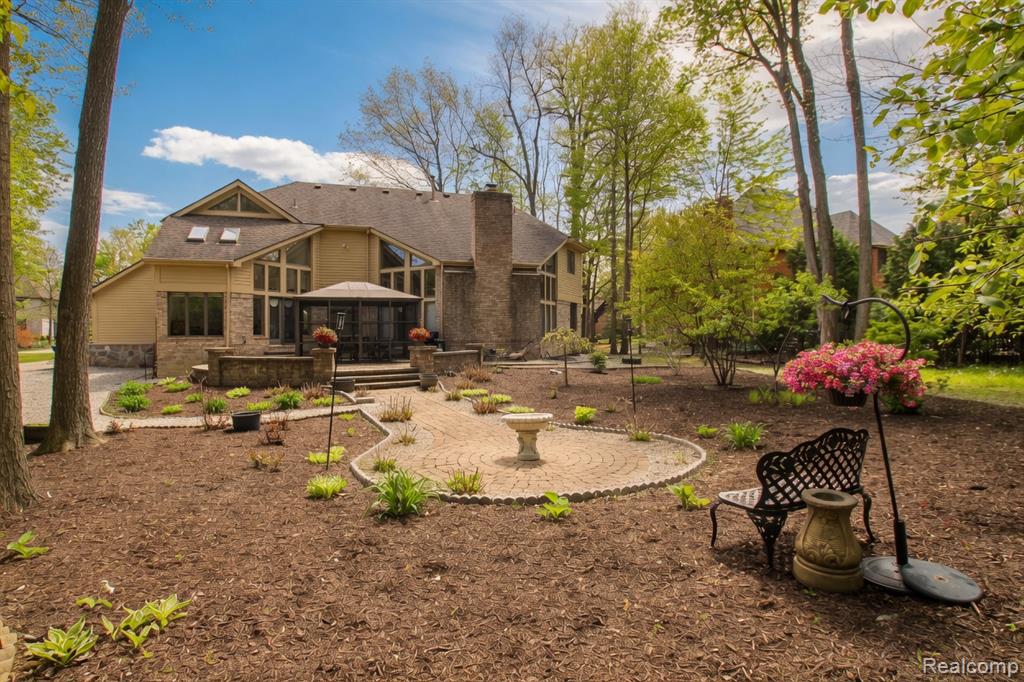 1305 Kings Pointe Road Grand Blanc, MI 48439 - Photo 11 of 71 Gallery Image 11