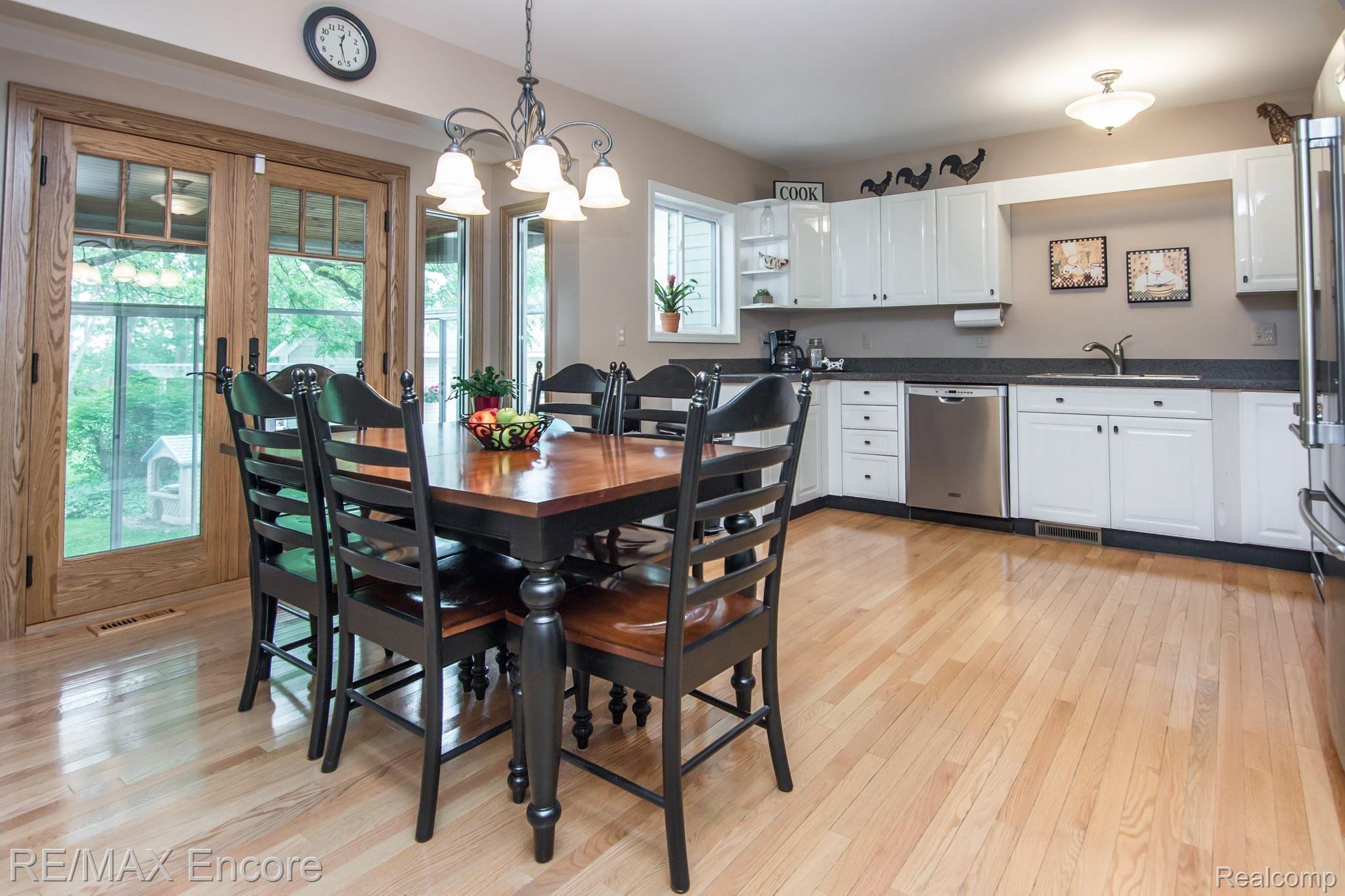 2645 Hickory Lawn Road Rochester, MI 48307 - Photo 9 of 39 Eat-In Kitchen