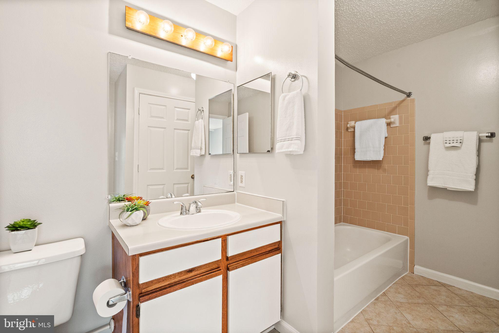 20951 Timber Ridge Terrace, Unit 304 Ashburn, VA 20147 - Photo 20 of 38 Full Bath
