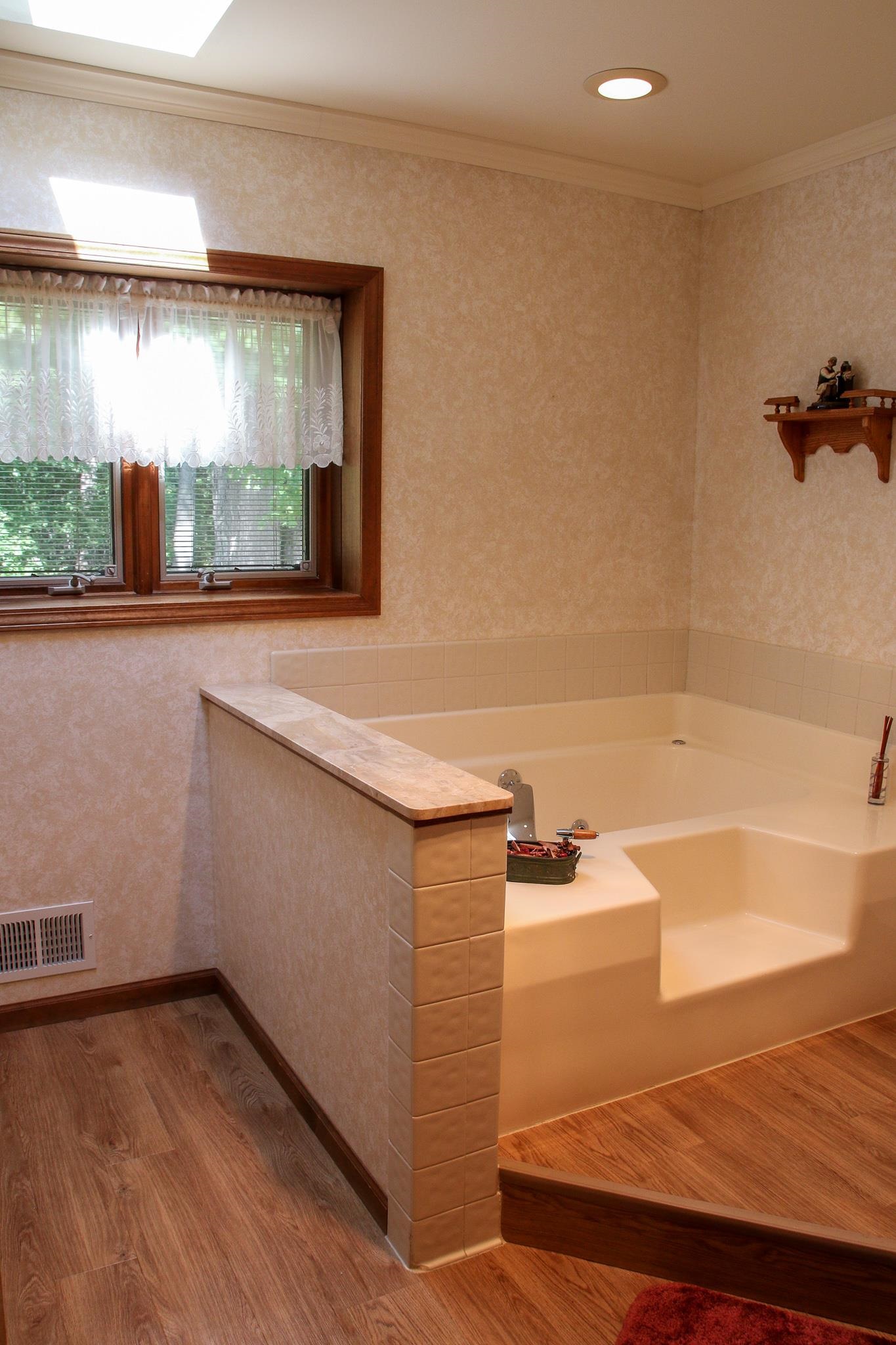 12287 East Richfield Road Davison, MI 48423 - Photo 23 of 39 Master bath