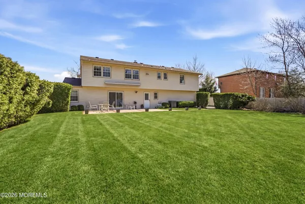 a view of yard with green space