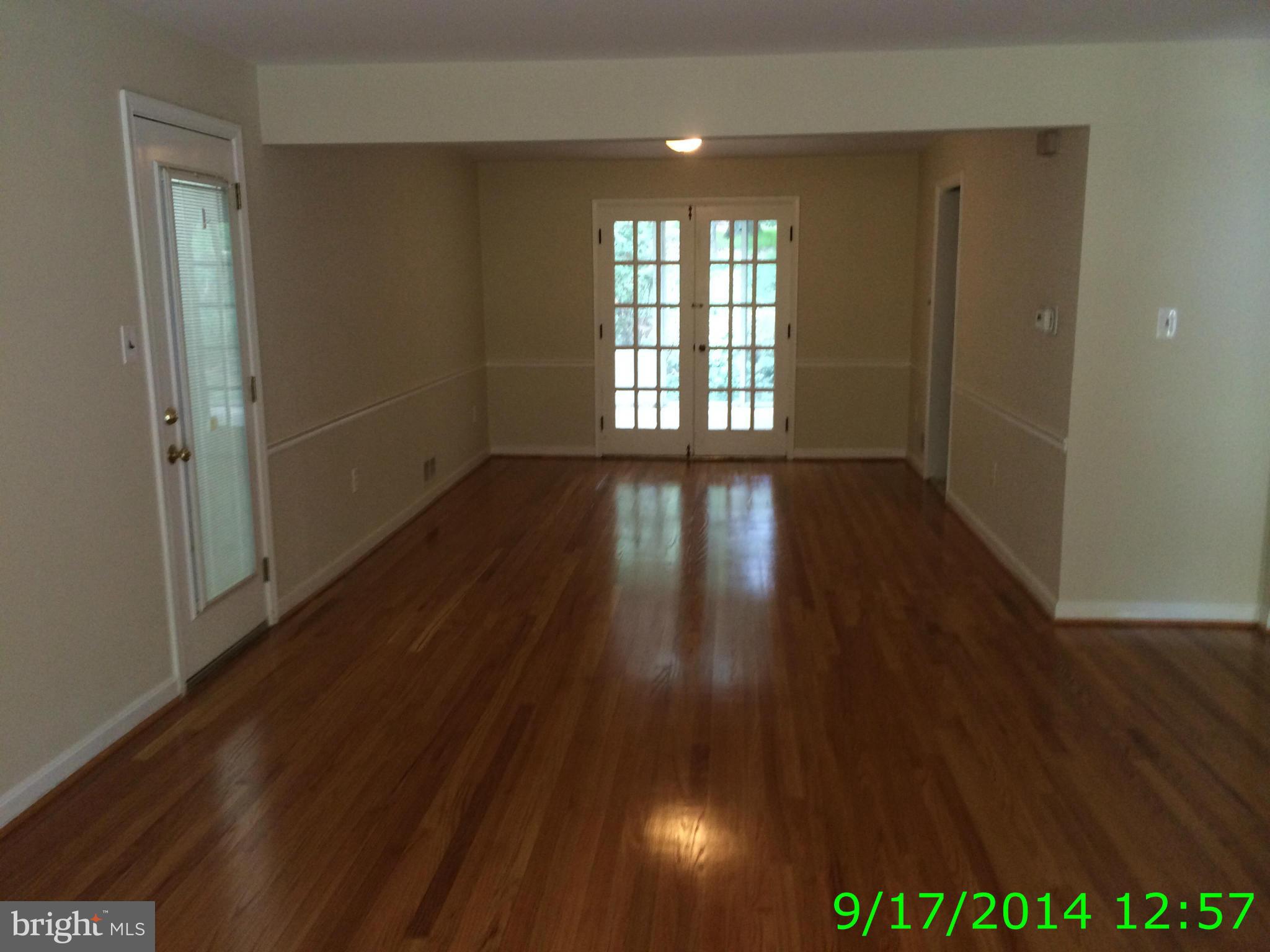 13700 Wendover Road Silver Spring, MD 20904 - Photo 5 of 7 Living Room