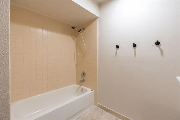 $1,860 | 5417 Knollridge Drive, Garland, TX 75043