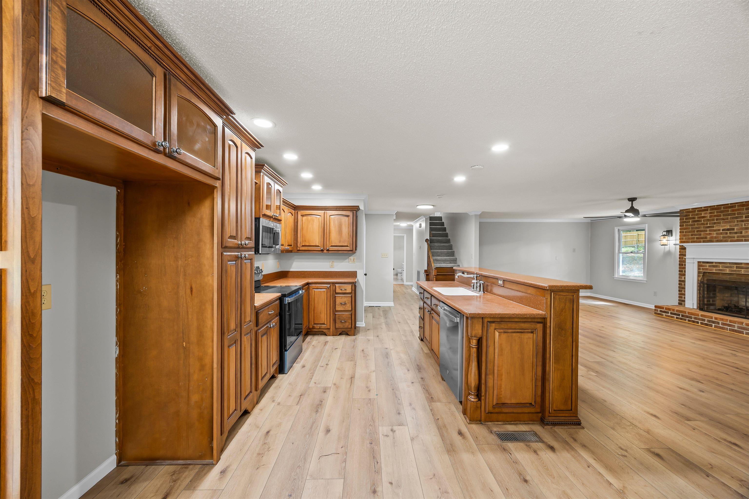 80 Pinewood Drive Jackson, TN 38305 - Photo 17 of 27 Kitchen with brown cabinets, recessed lighting, stainless steel appliances, light wood-style floors, and a textured ceiling