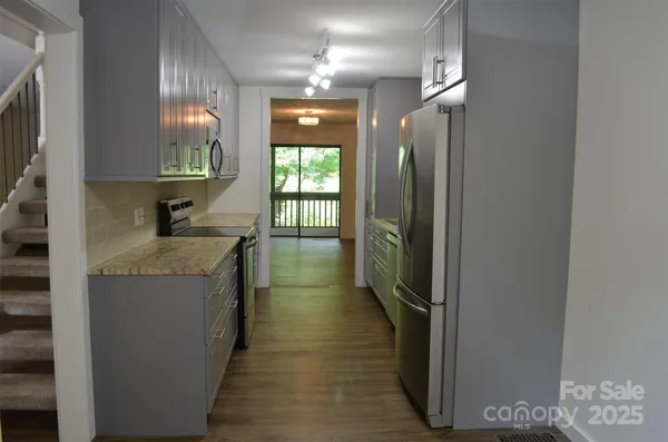 $495,000 | 609 Crowfields Lane, Asheville, NC 28803