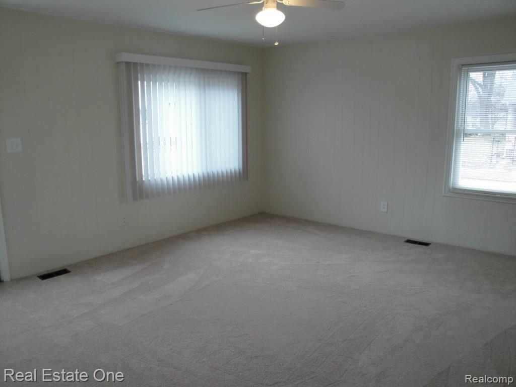 110 Manatee Hazel Park, MI 48030 - Photo 3 of 19