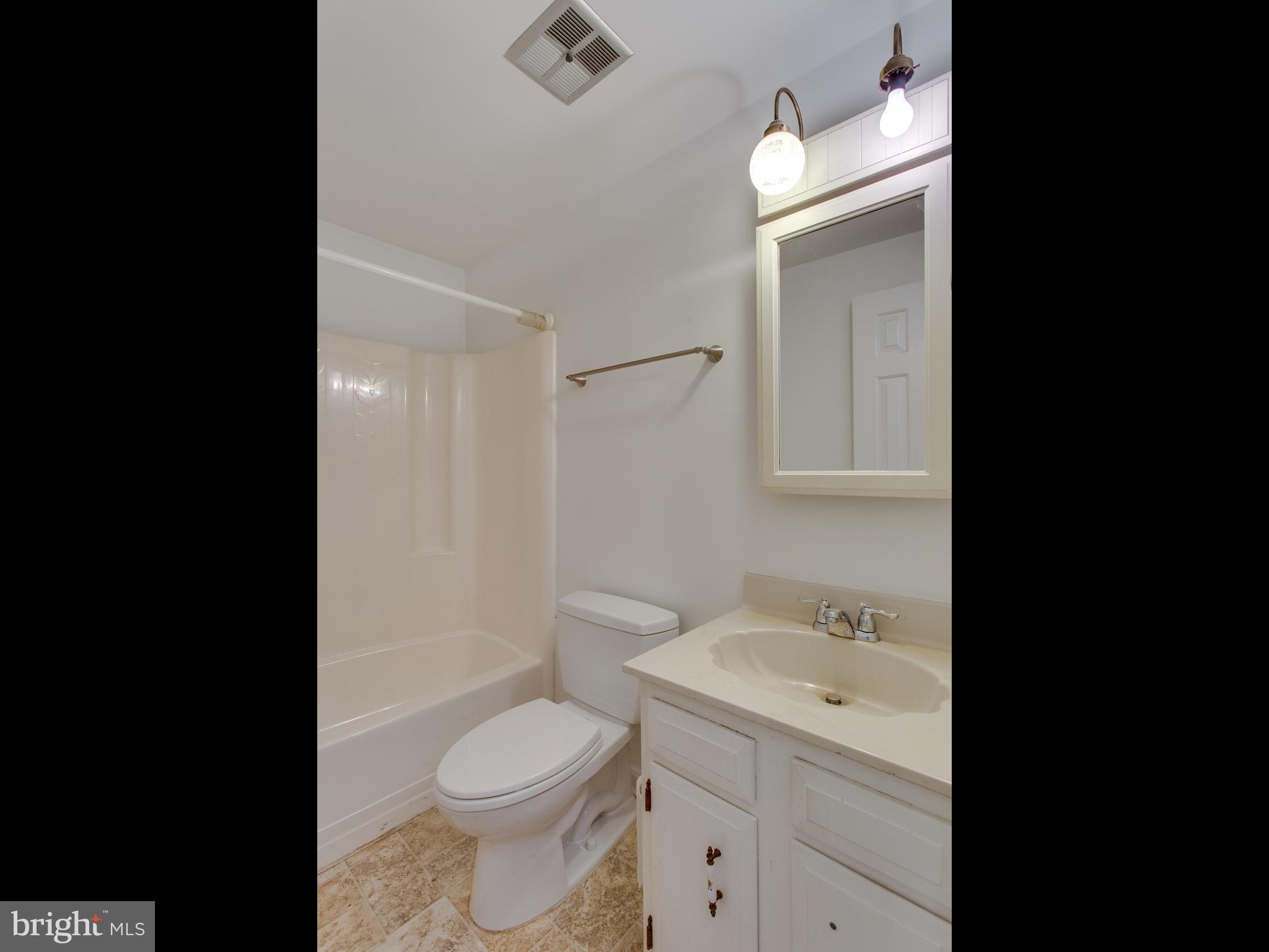 7209 Barry Road Alexandria, VA 22315 - Photo 22 of 30 Bath
