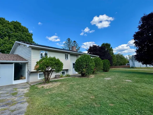 $374,900 | 252 Mountain View Drive, Newport, VT 05855