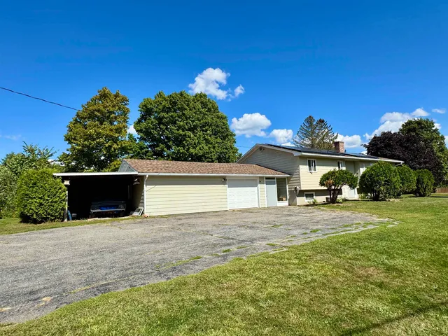 $374,900 | 252 Mountain View Drive, Newport, VT 05855