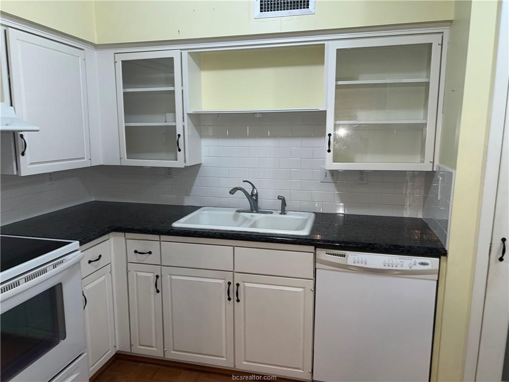 321 East Main Street Brenham, TX 77833 - Photo 6 of 28