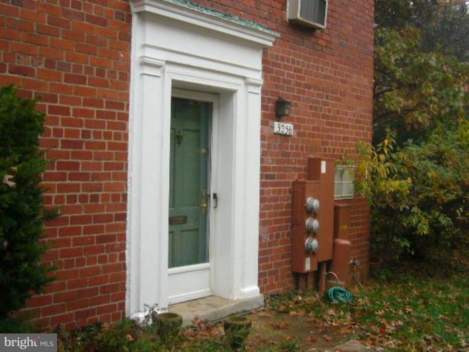 3256 Gunston Road, Unit 72432 Alexandria, VA 22302 - Photo 1 of 1 Exterior (Main)