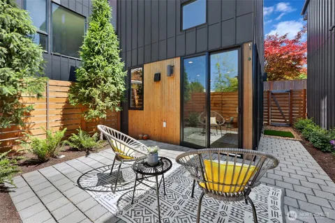 $825,000 | 527 B Northeast 89th Street, Seattle, WA 98115