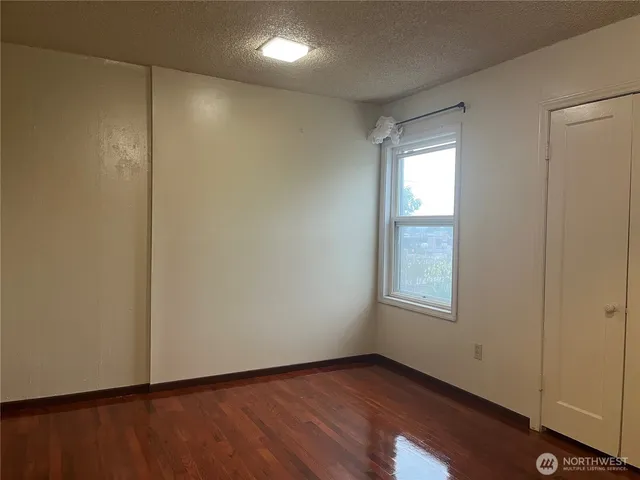 $2,900 | 22502 8th Avenue South, Des Moines, WA 98198