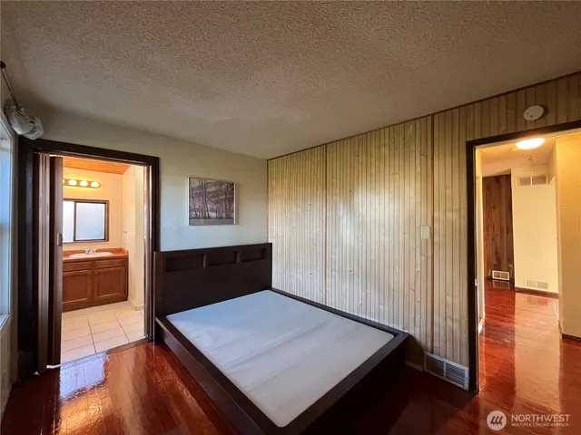 $2,900 | 22502 8th Avenue South, Des Moines, WA 98198