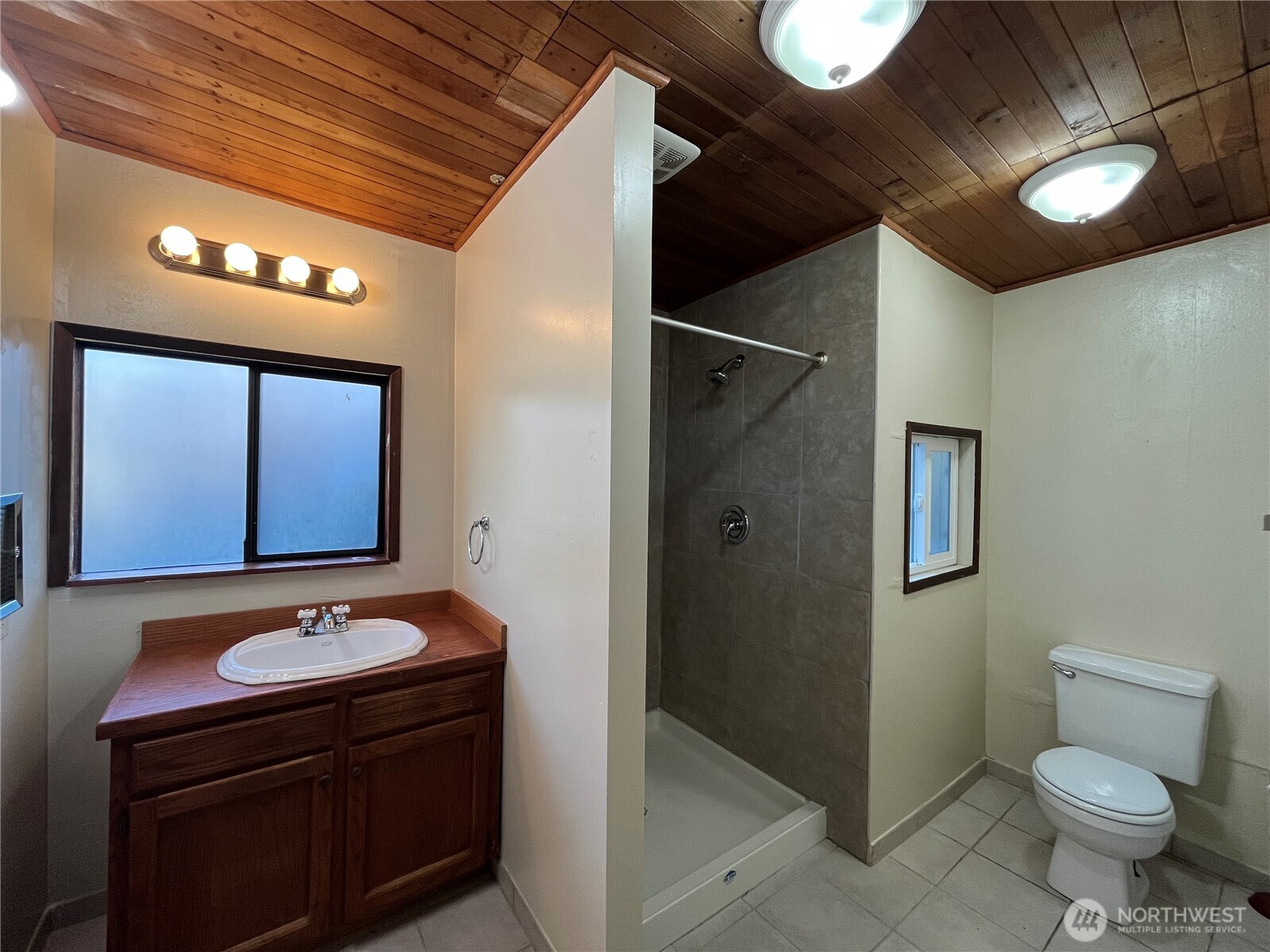 22502 8th Avenue South Des Moines, WA 98198 - Photo 14 of 28