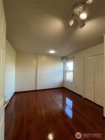 $2,900 | 22502 8th Avenue South, Des Moines, WA 98198