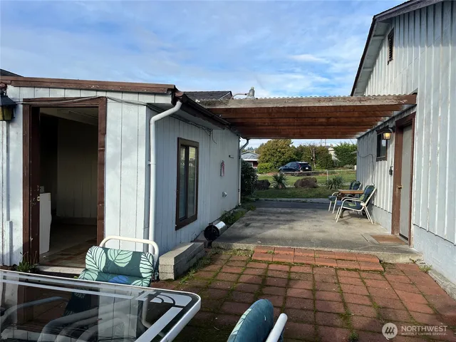 $2,900 | 22502 8th Avenue South, Des Moines, WA 98198