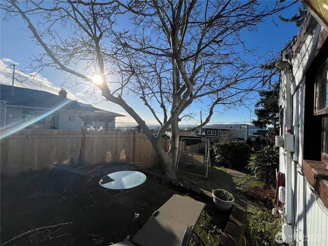 $2,900 | 22502 8th Avenue South, Des Moines, WA 98198