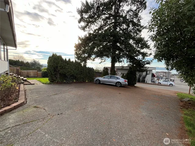 $2,900 | 22502 8th Avenue South, Des Moines, WA 98198