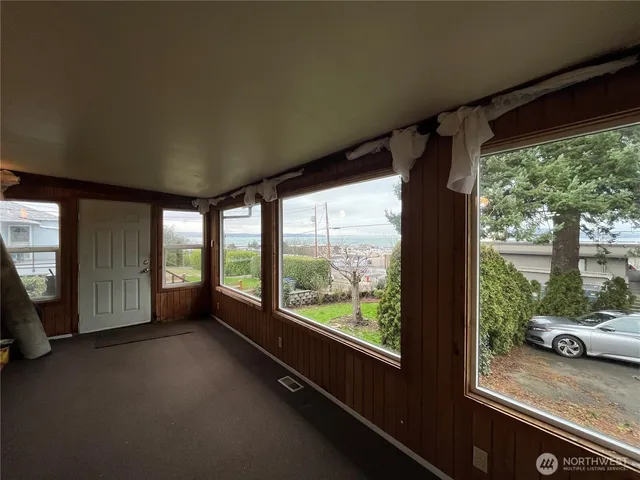 $2,900 | 22502 8th Avenue South, Des Moines, WA 98198