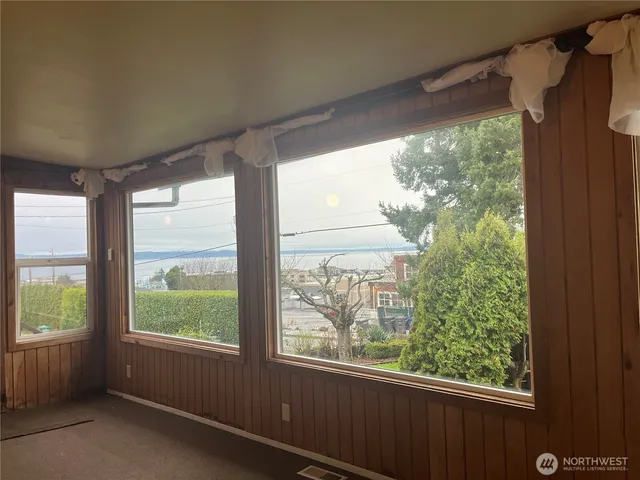 $2,900 | 22502 8th Avenue South, Des Moines, WA 98198