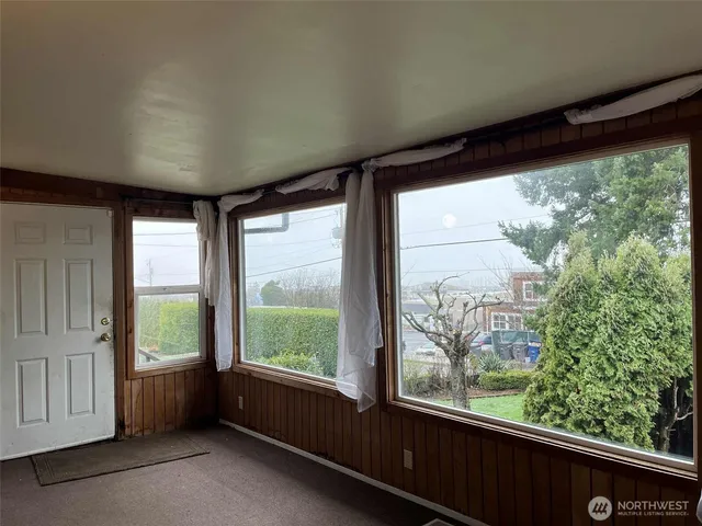 $2,900 | 22502 8th Avenue South, Des Moines, WA 98198