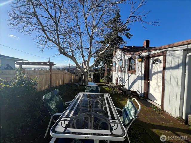 $2,900 | 22502 8th Avenue South, Des Moines, WA 98198