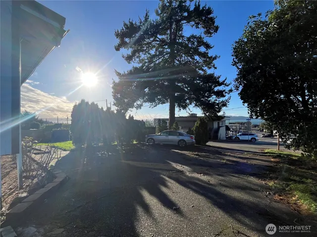 $2,900 | 22502 8th Avenue South, Des Moines, WA 98198