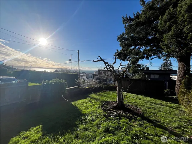 $3,700 | 22502 8th Avenue South, Des Moines, WA 98198