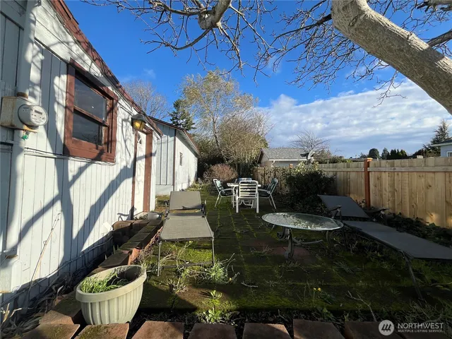 $3,700 | 22502 8th Avenue South, Des Moines, WA 98198